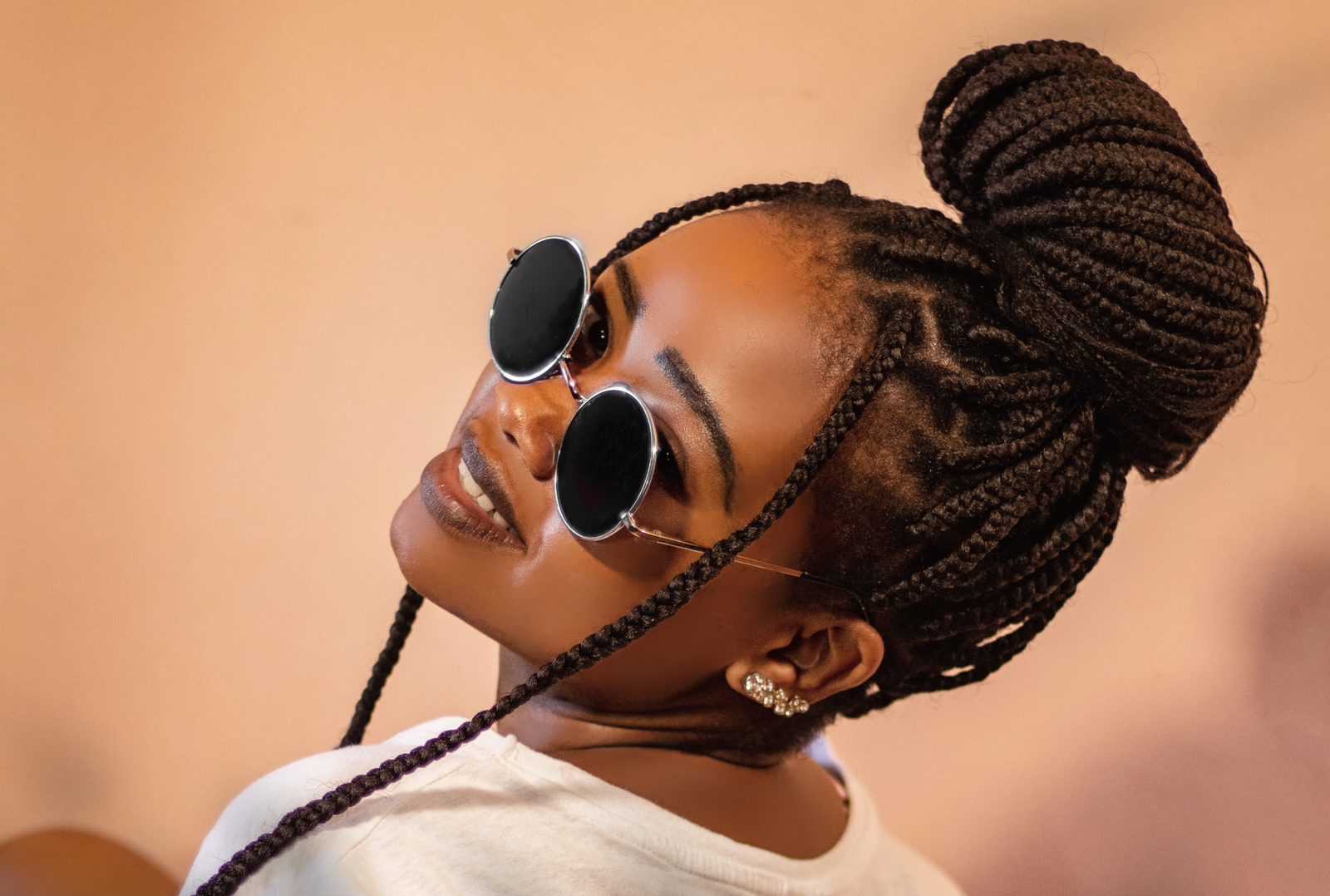 Woman with sunglasses showing off her hair weaves